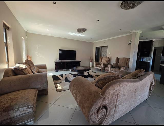 3 BEDROOM HOUSE FOR SALE IN VANDERBIJLPARK SE 6